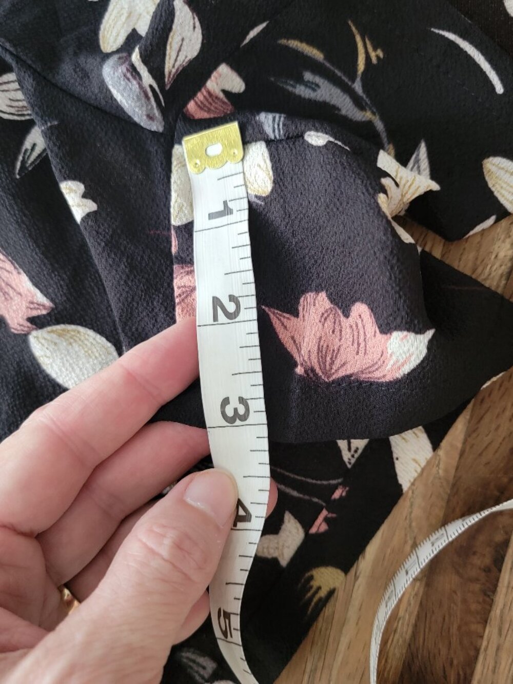 Shein Curve Black Floral Print 3" Shorts - Picture 3 of 7